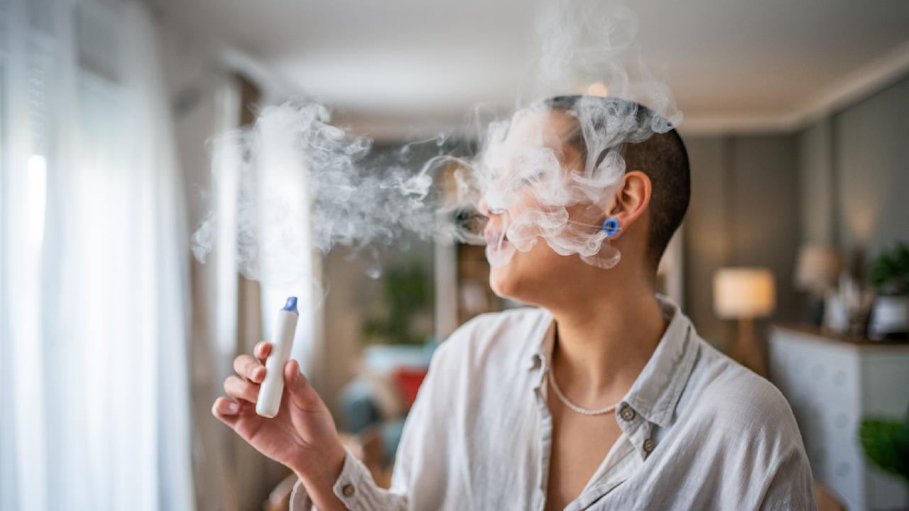 vaping-woman-summary